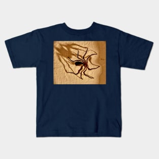 A Monster Huntsman Spider on the Hunt! Kids T-Shirt